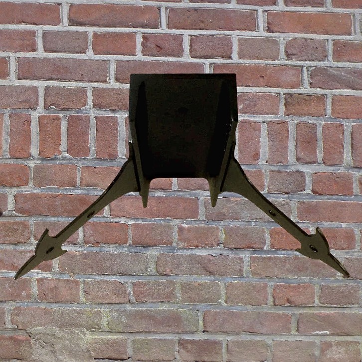 E263. Supporto a parete angolare per lanterne